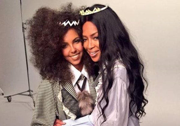 Influenciadora Nathalia Santos e modelo internacional Naomi Campbell em ensaio fotográfico para uma revista