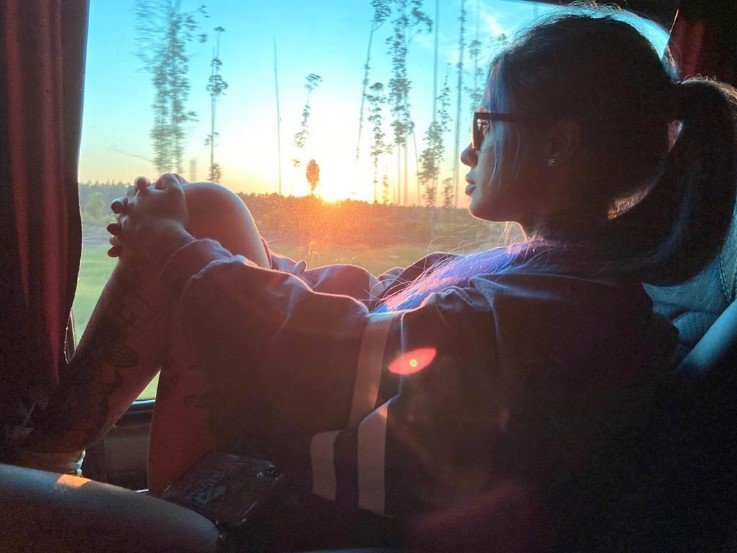 Tati Zaqui em foto reflexiva