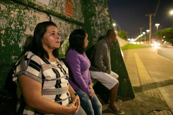 Insegurança nas paradas de onibus geram medo na população - Conceição de Lima e Cristina Silva