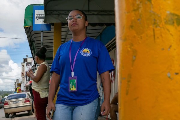 Insegurança nas paradas de onibus geram medo na população - Tamara Lopes