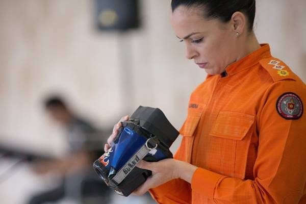 Os passageiros que estejam com febre serão submetidos a exames para identificar ou descartar coronavírus