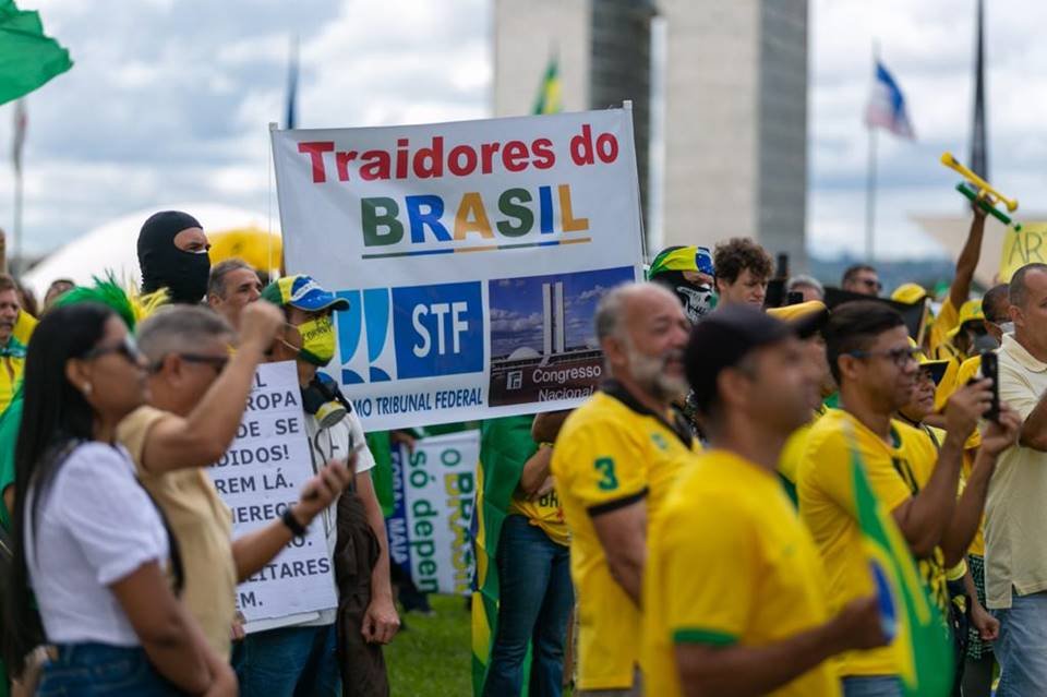 Manifestação a favor de Bolsonaro e contra o Congresso na Esplanada dos Ministérios