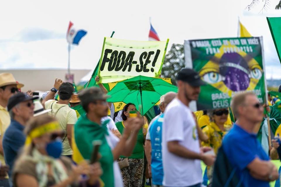 Manifestação a favor de Bolsonaro e contra o Congresso na Esplanada dos Ministérios