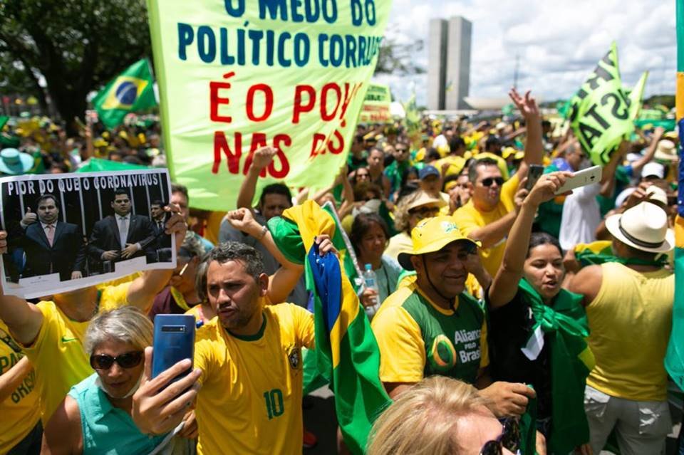 Manifestação a favor de Bolsonaro e contra o Congresso na Esplanada dos Ministérios