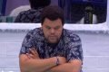 Babu Santana na mesa da cozinha VIP do BBB20