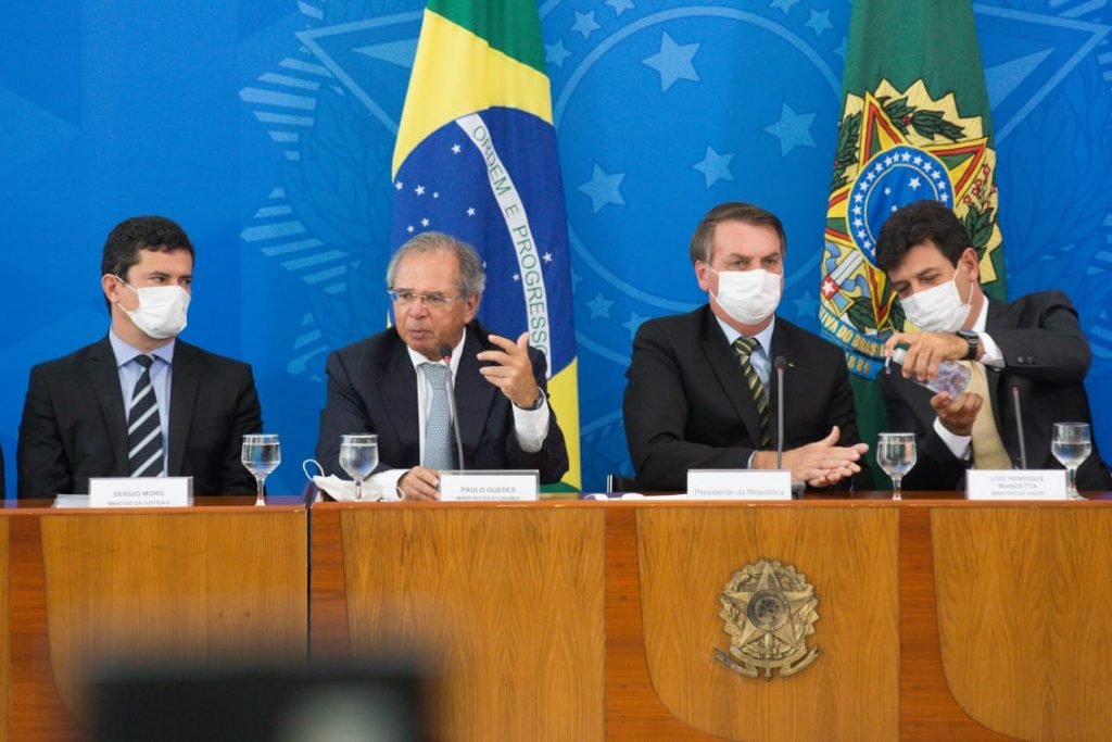 Ministros e presidente Jair Bolsonaro dão entrevista sobre coronavírus