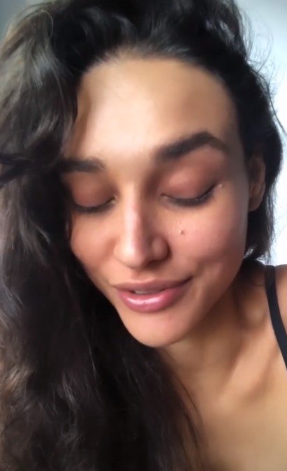 Débora Nascimento falando