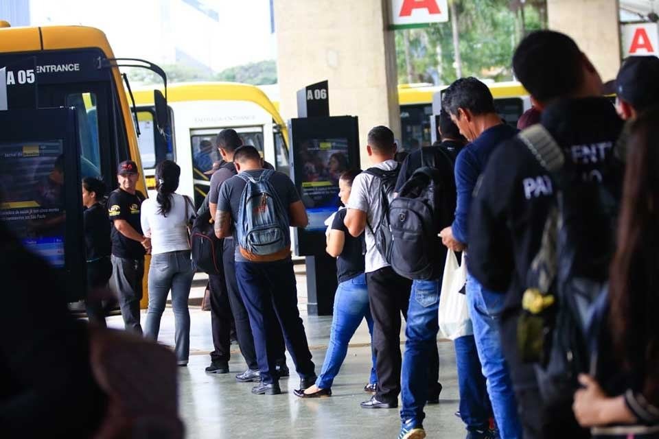 Fila para ônibus na Rodoviária do Plano Piloto: coronavírus