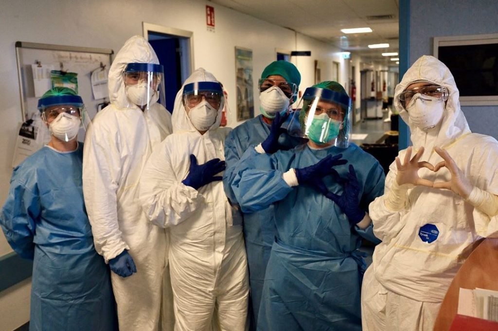 Médicos e enfermeiros