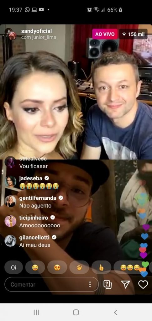 Sandy chorando com o irmão Junior