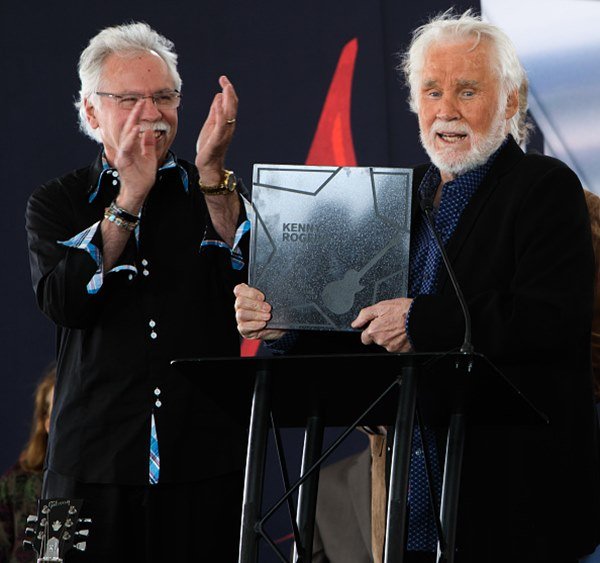 Kenny Rogers no Nashville Music City Walk of Fame
