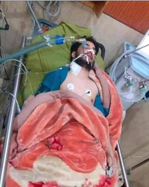 Médico Usama Riaz em maca