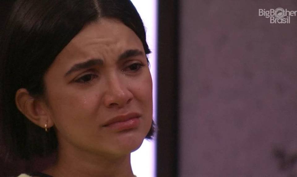 Manu Gavassi assiste a documentário sobre Marielle Franco no BBB20