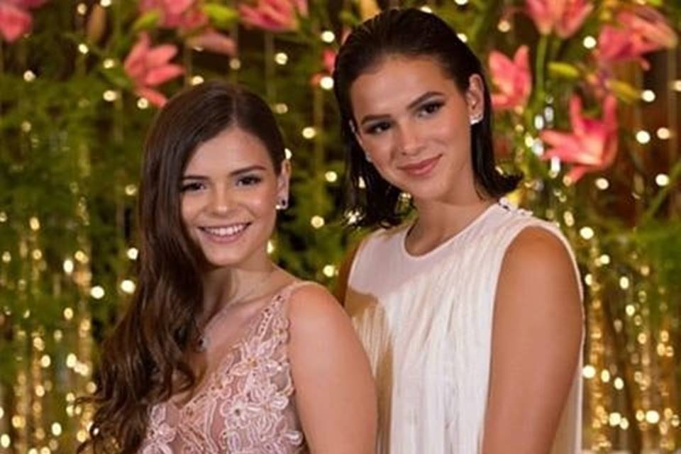 Luana e Bruna Marquezine durante uma festa (Foto Reprodução/Instagram)