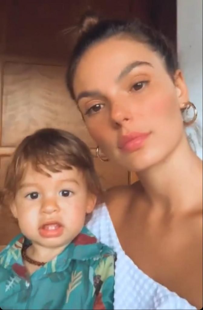 Isis Valverde mostra o filho,Rael, vem videos nas redes sociais