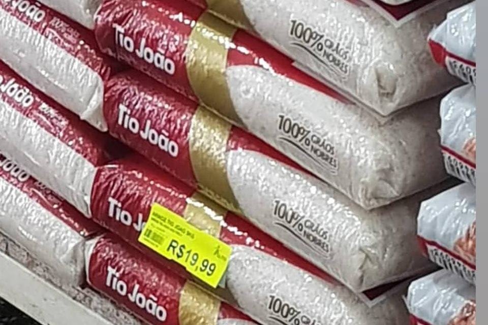 Pacote de arroz vendido a R$ 19,99
