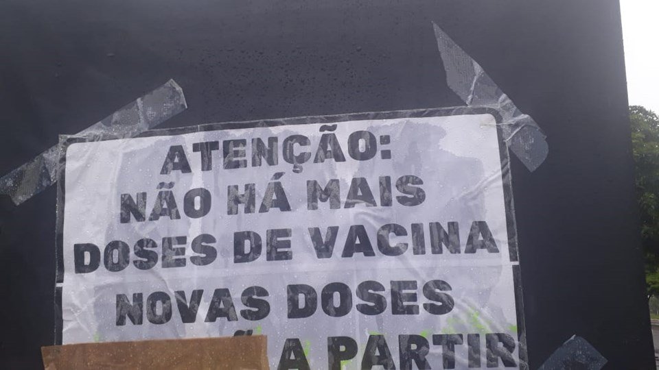 Reprodução de aviso que alerta sobre falta de vacinas