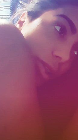 Anitta deitada