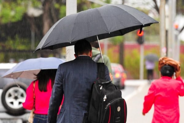 Df Defesa Civil Emite Alerta De Chuvas Intensas E Ventos Fortes Metr Poles