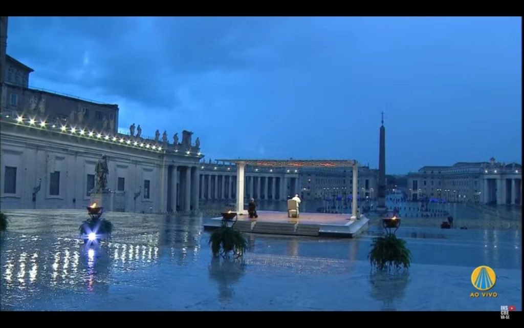 Papa Francisco faz oração no Vaticano