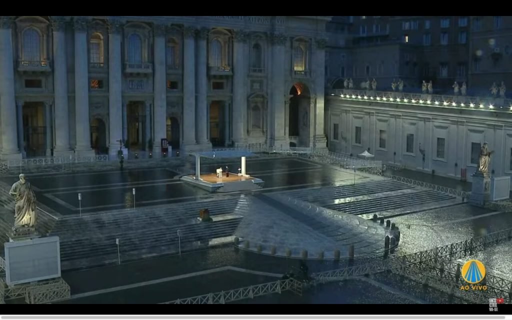 Papa faz oração com praça vazia no Vaticano