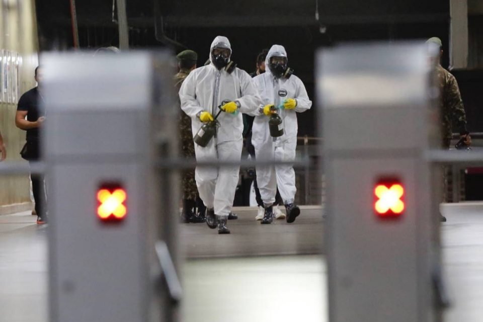 Comando Conjunto Planalto realiza a desinfecção da Estação Central do metrô em Brasília, dando continuidade às ações de prevenção e enfrentamento ao coronavírus em locais de grande circulação de passageiros.