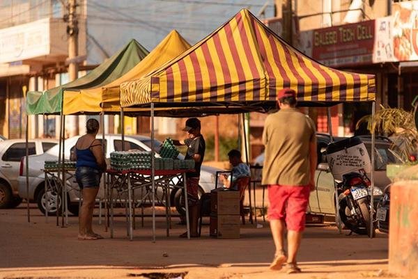 População nas ruas do Sol Nascente, mesmo com o isolamento social