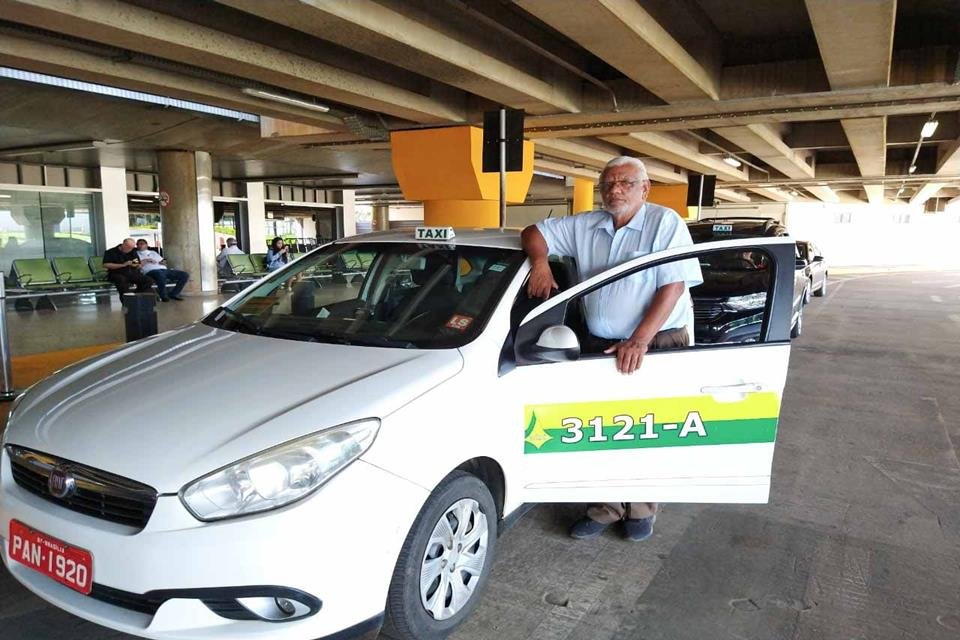Taxistas do Aeroporto de Brasília ficam até 6 dias sem corrida