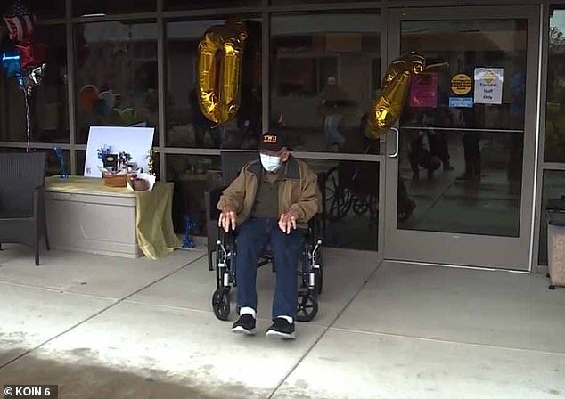 bill-lapschies 104 anos com máscara