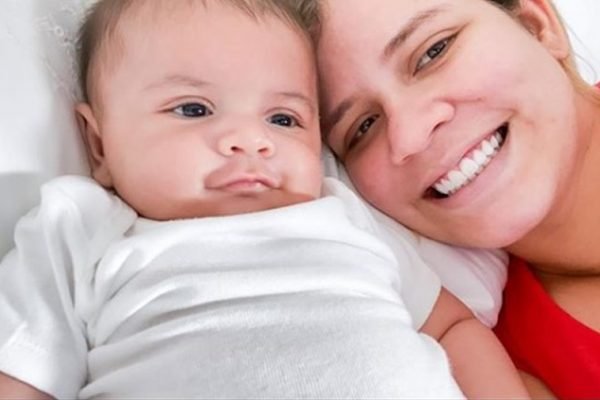 Fofura Marilia Mendonca Mostra Filho Tomando Banho De Sol