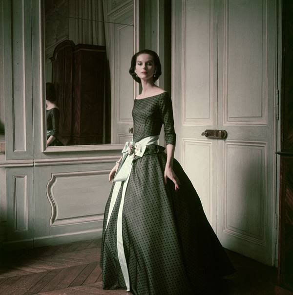 vestido de bolinhas com laço by Dior
