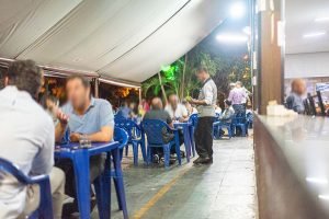 Bares e restaurantes sofrem perdas com a crise causada pela covid-19