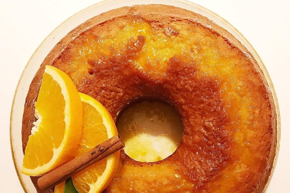 Bolo de laranja sem leite e sem farinha feito no liquidificador