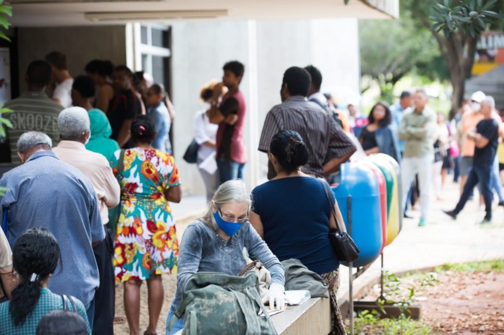 Fila na Receita Federal para regularização do CPF (Setor de Autarquias sul)