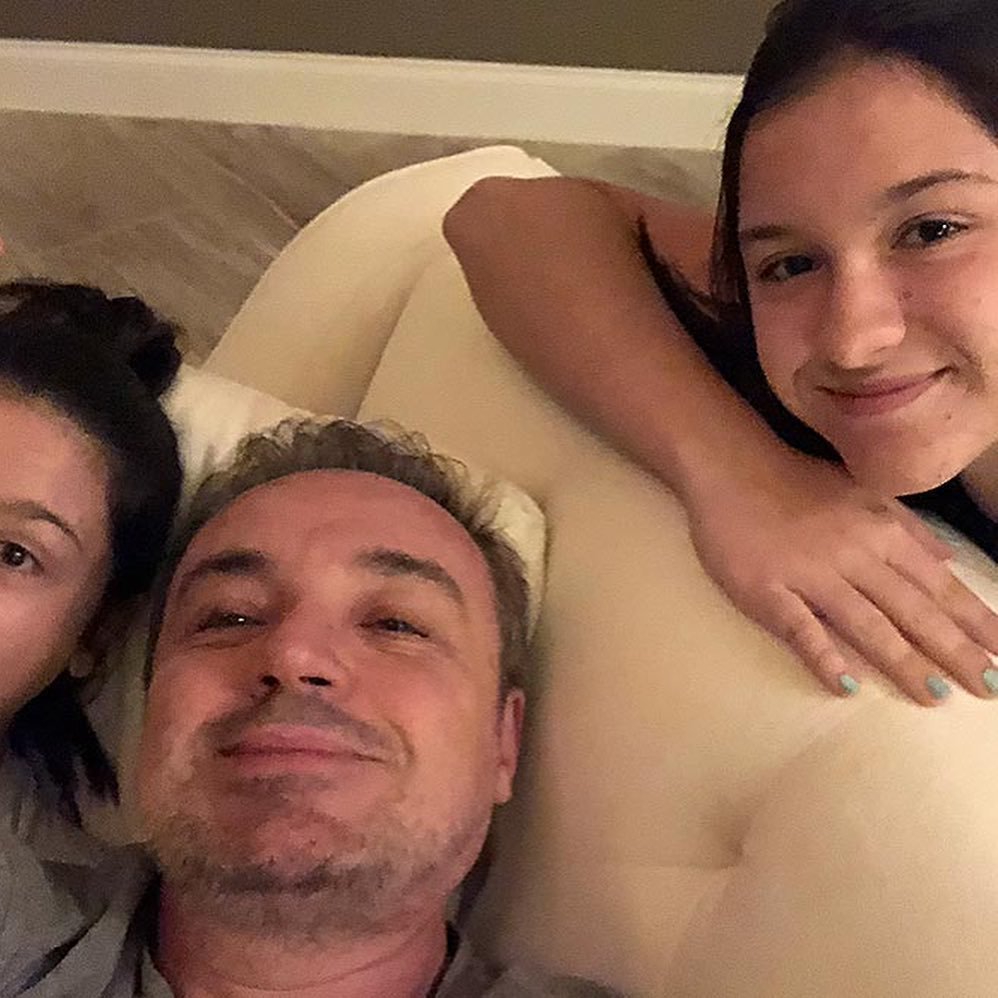 O apresentador Gugu Liberato com as filhas