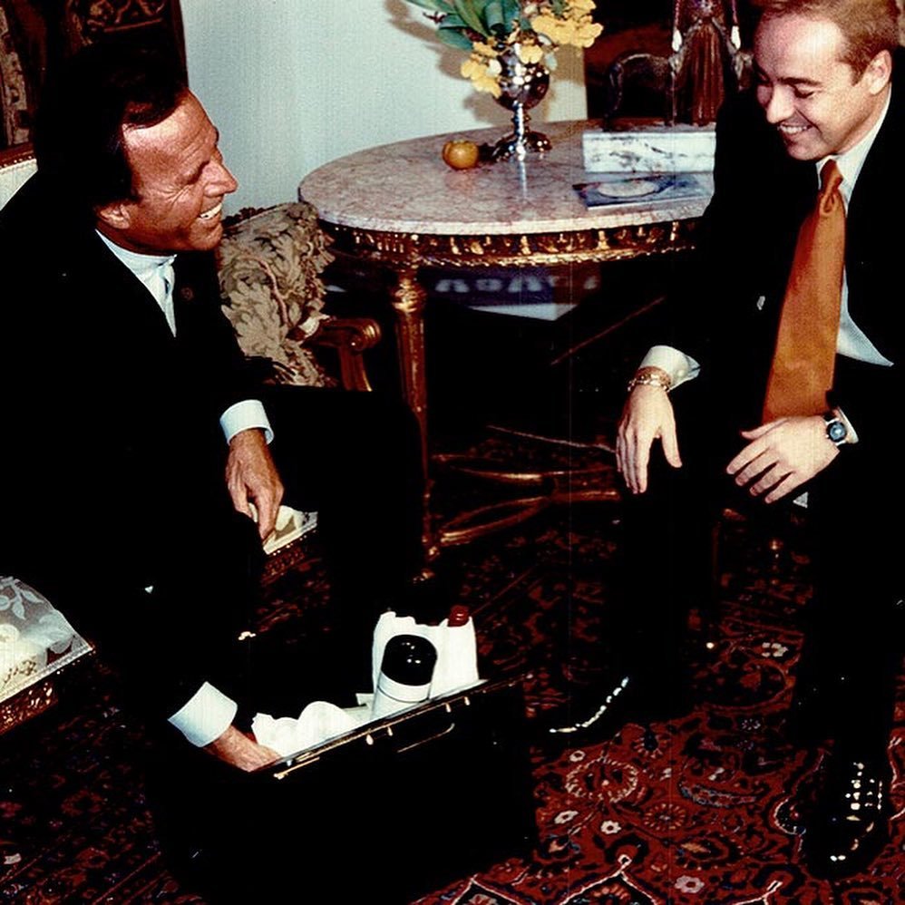 O apresentador Gugu Liberato e o cantor Julio Iglesias
