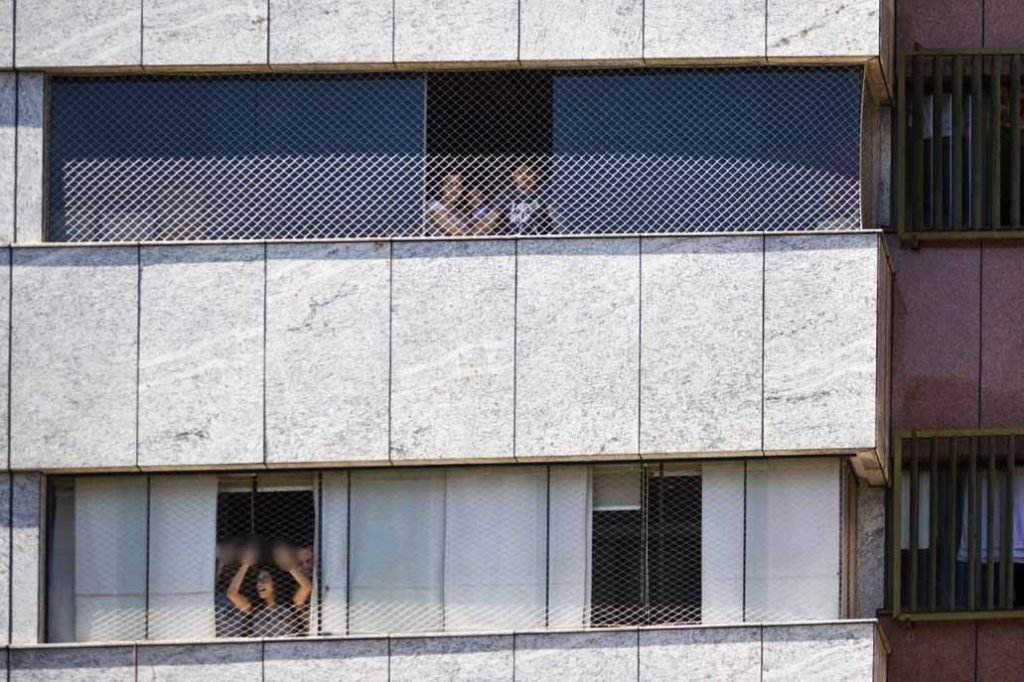 Protestos e aplausos durante visita do presidente Bolsonaro