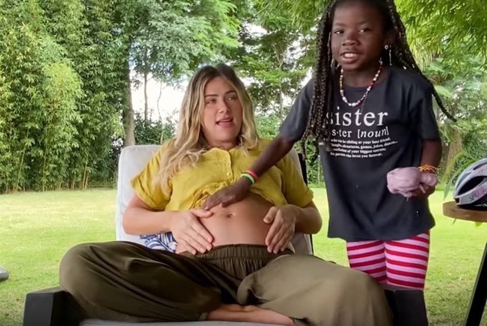 Giovanna Ewbank e a filha Titi no YouTube