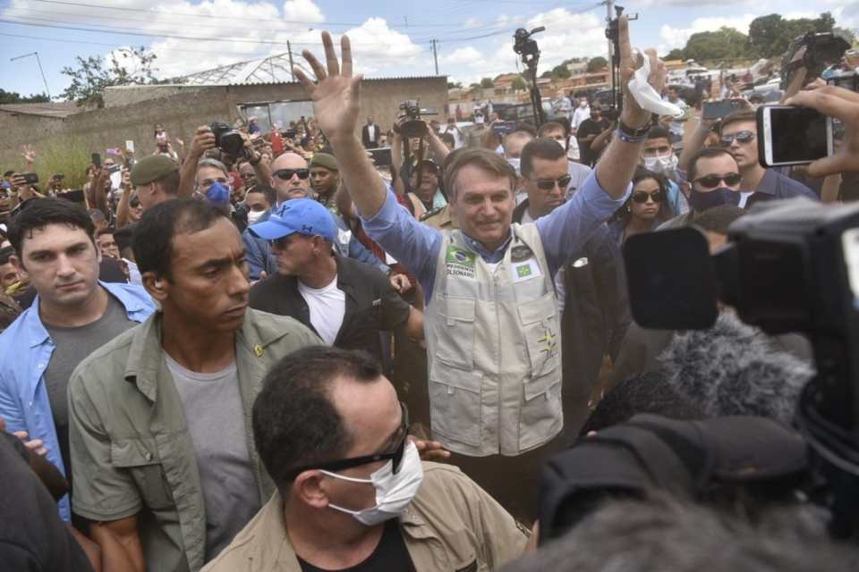 Bolsonaro-e-Caiado-visitam-hospital-de-campanha-em-Águas-Lindas-Covid-19-11