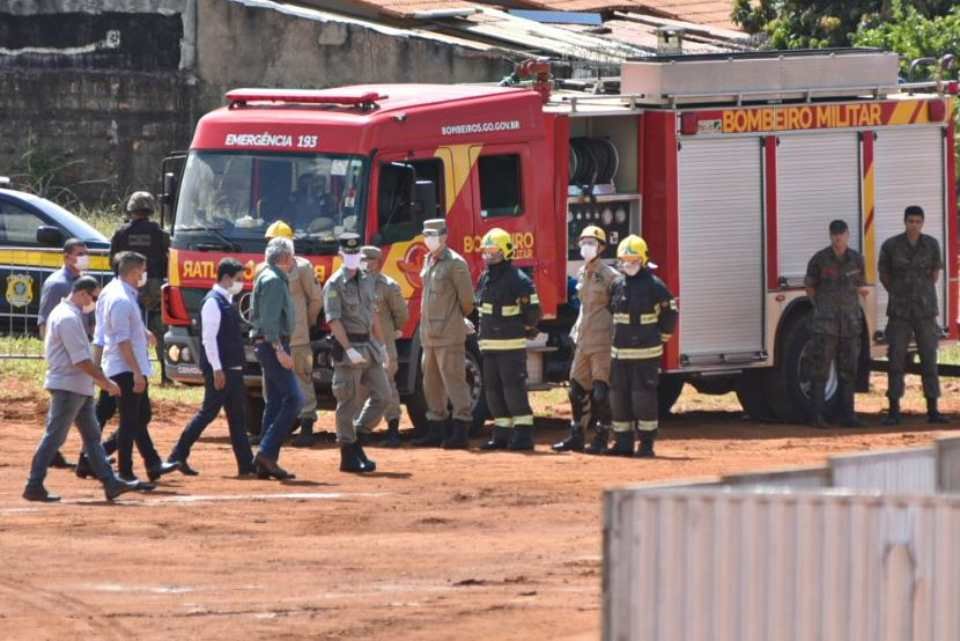 Bolsonaro-e-Caiado-visitam-hospital-de-campanha-em-Águas-Lindas-Covid-19-11