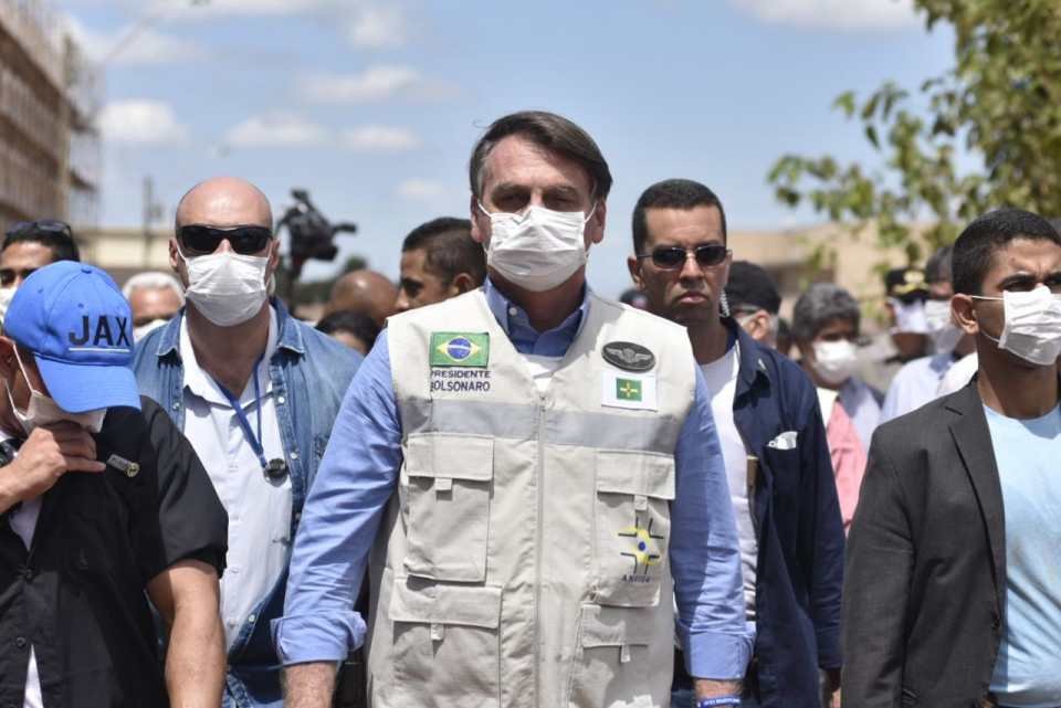 Bolsonaro-e-Caiado-visitam-hospital-de-campanha-em-Águas-Lindas-Covid-19-11