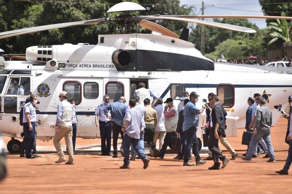 Bolsonaro-e-Caiado-visitam-hospital-de-campanha-em-Águas-Lindas-Covid-19-11