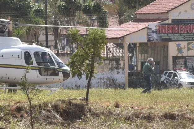 Bolsonaro-e-Caiado-visitam-hospital-de-campanha-em-Águas-Lindas-Covid-19-11
