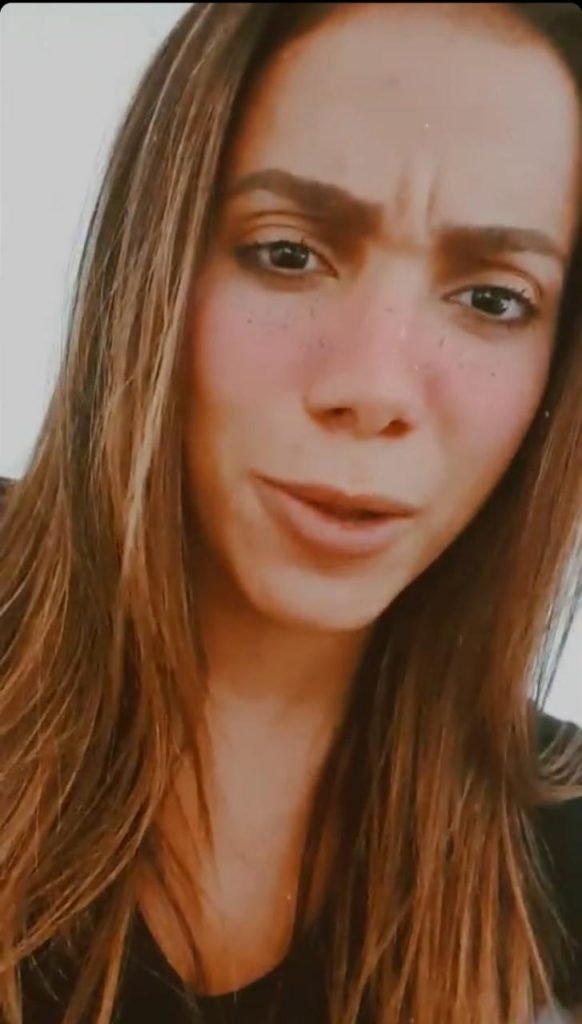 Anitta de defende Babu Santana no BBB