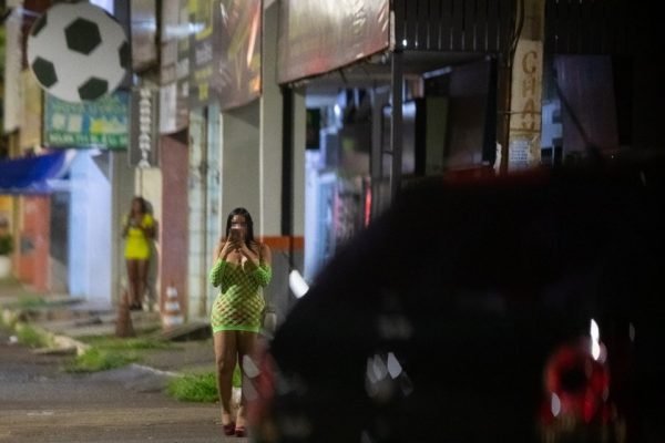 Df Prostitutas Se Dividem Entre Ir à Rua E Suspender Atendimento