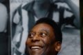 pele durante coletiva camisa santos