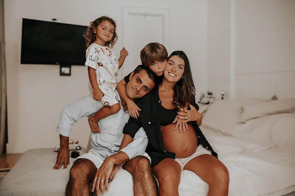 Felipe Simas e família