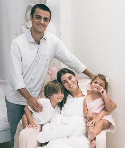 Felipe Simas e família