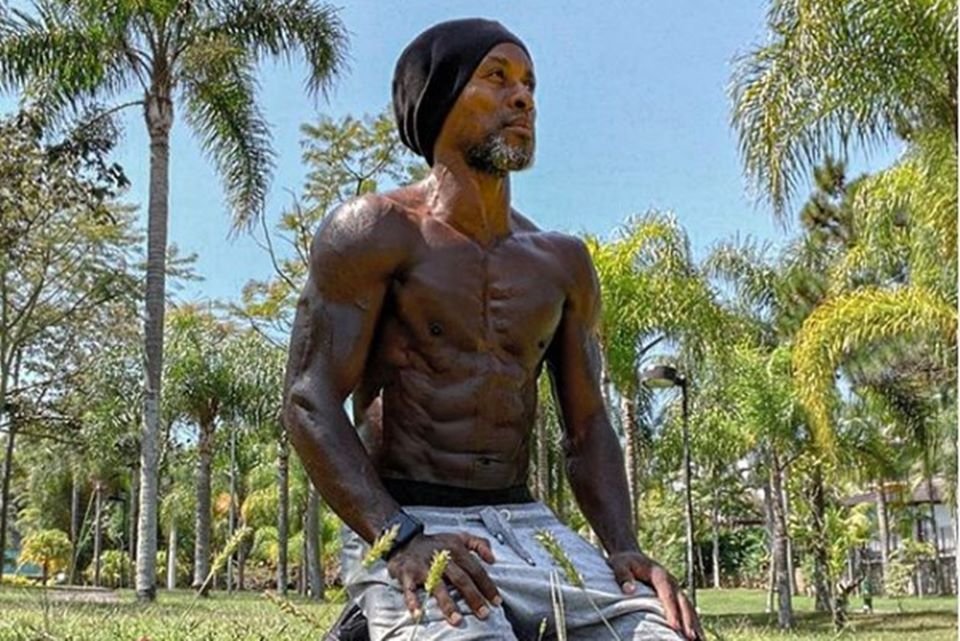 Zé Roberto meditando
