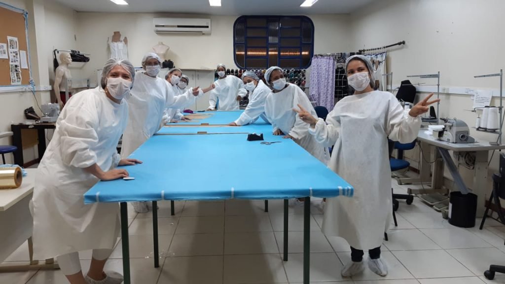 O primeiro lote de máscaras cirúrgicas produzidas por instrutoras do Serviço Nacional de Aprendizagem Comercial (Senac-DF) será entregue à Secretaria de Saúde na próxima segunda-feira (20/04).